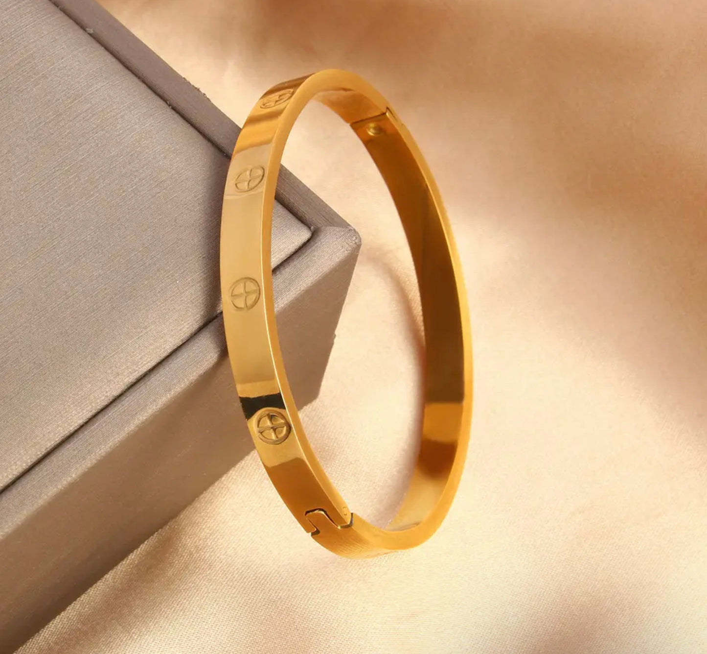 Gold Lover Bangle